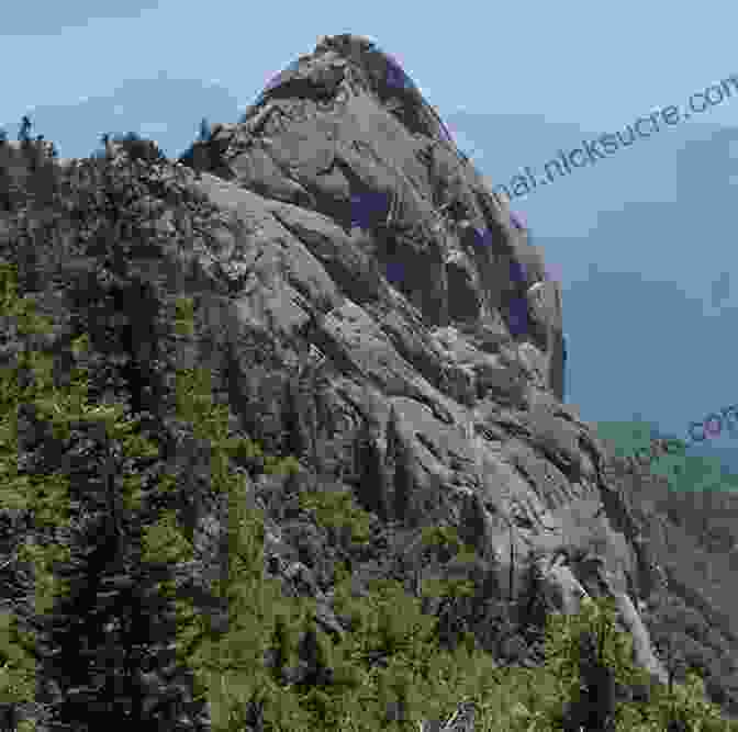 Moro Rock, A Granite Dome In Moon Sequoia Kings Canyon With Panoramic Views Moon Sequoia Kings Canyon: Hiking Camping Waterfalls Big Trees (Travel Guide)